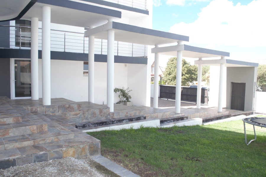 6 Bedroom Property for Sale in Perlemoenbaai Western Cape